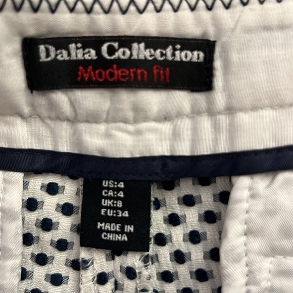 Dalia Collection brand size 4 modern fit low rise shorts- NWT - Picture 5 of 6